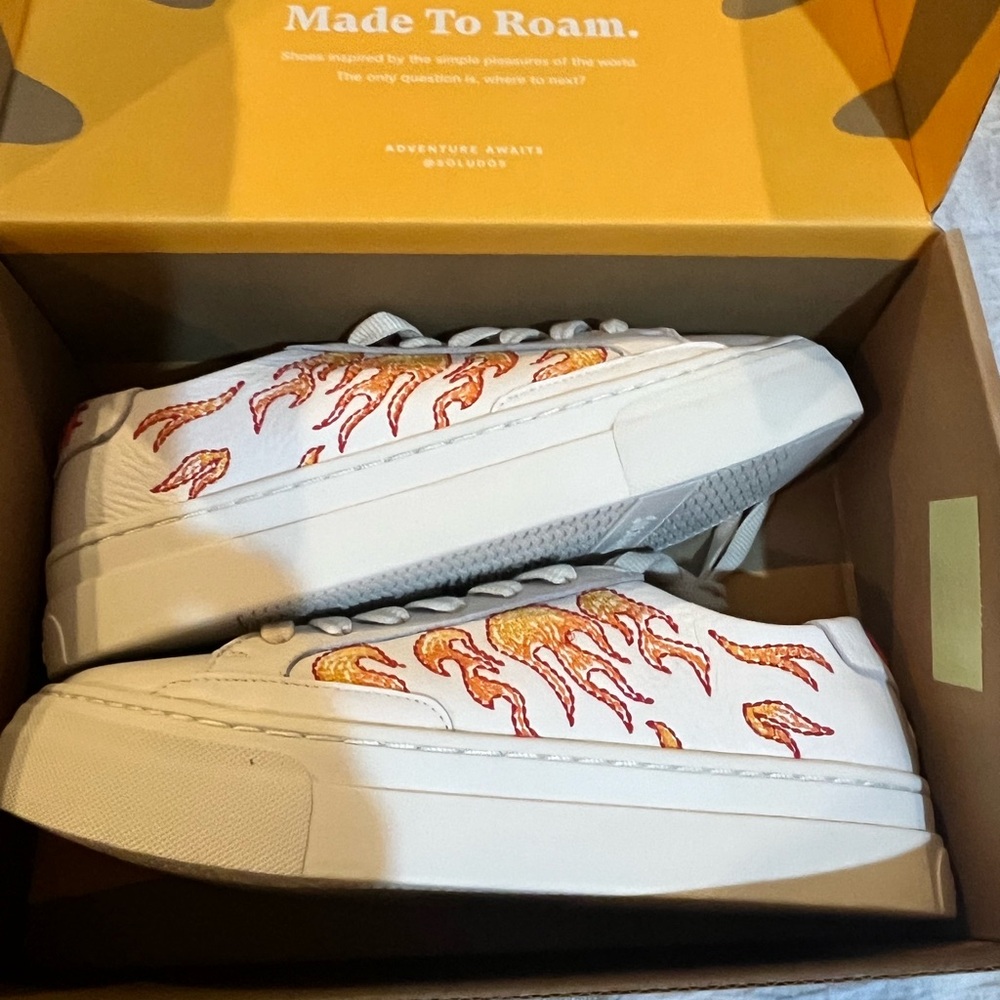 New in the box hot stuff Ibiza platform sneakers, white multi, size 7.5